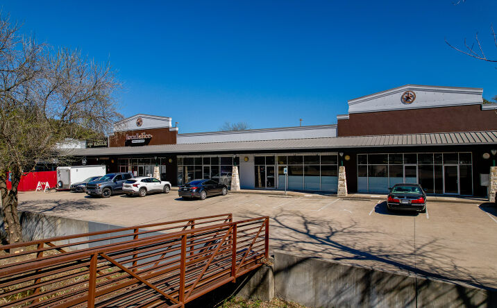 Pictures of Retail property located at 8201 Cross Park Dr, Austin, TX 78754 for lease - image #1