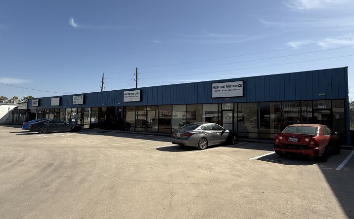Pictures of Retail property located at 527 Barren Springs Dr, Houston, TX 77090 for sales - image #1