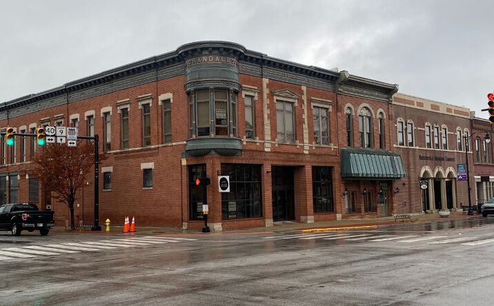 Pictures of Retail, Office, Restaurant property located at 2 E Main St, Greenfield, IN 46140 for lease - image #1