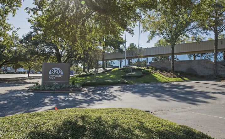 Pictures of Office property located at 820 S University Blvd, Mobile, AL 36609 for lease - image #1