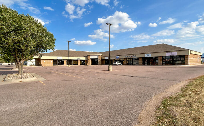 Pictures of Retail, Office property located at 220 S Cliff Ave, Sioux Falls, SD 57103 for lease - image #1