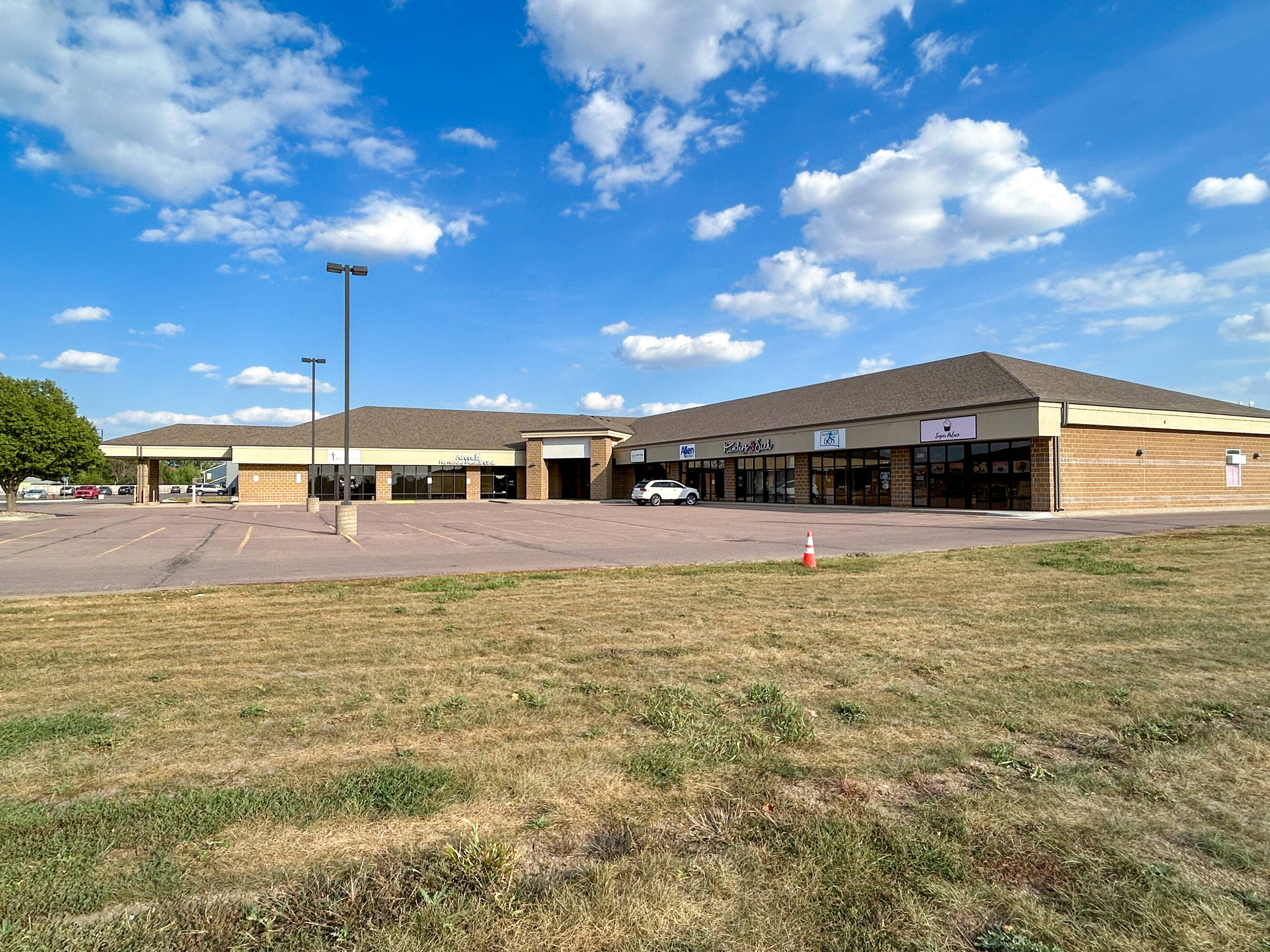 220 S Cliff Ave, Harrisburg, SD 57032