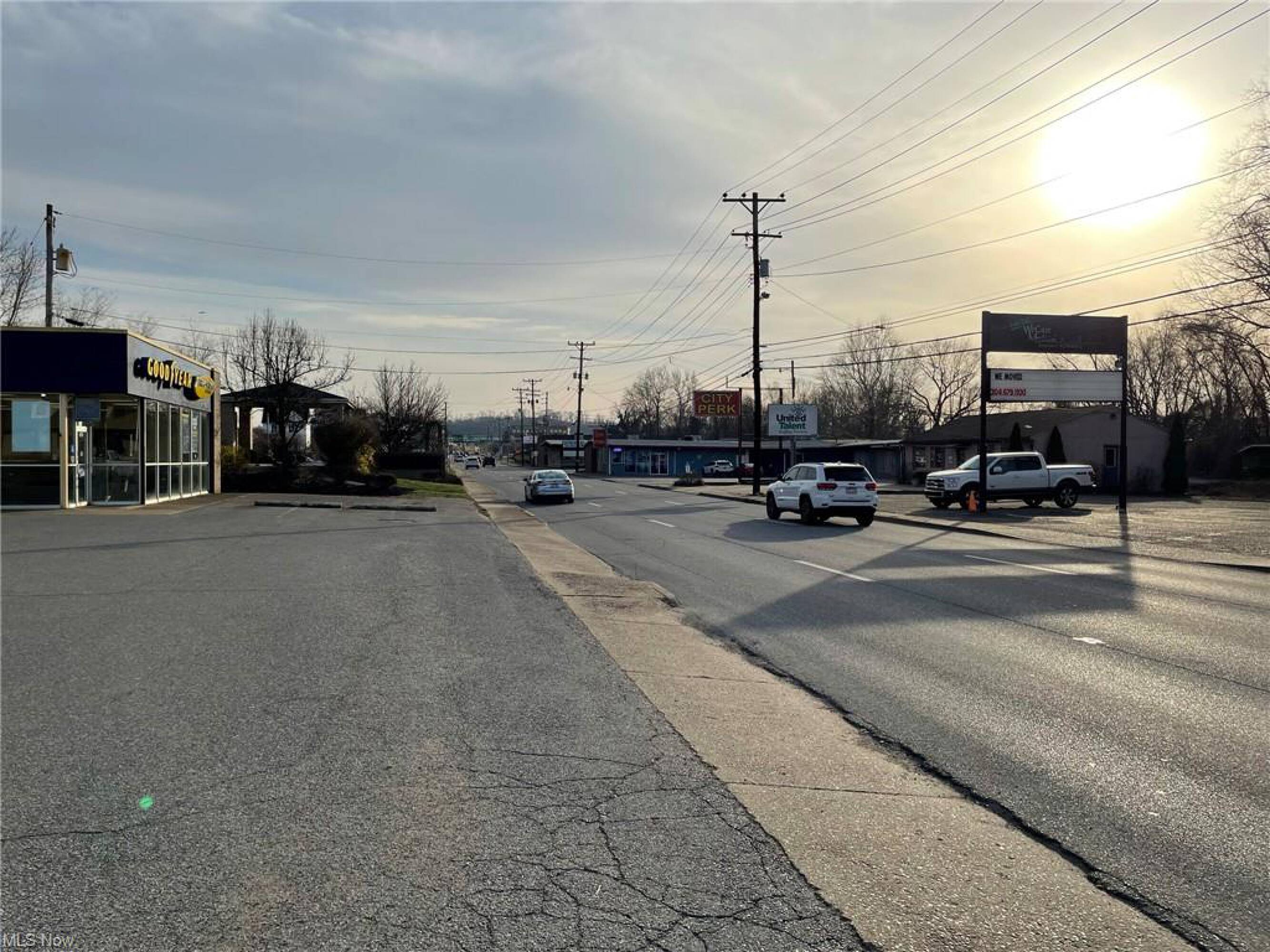 1227 Garfield Ave, Parkersburg, WV 26101