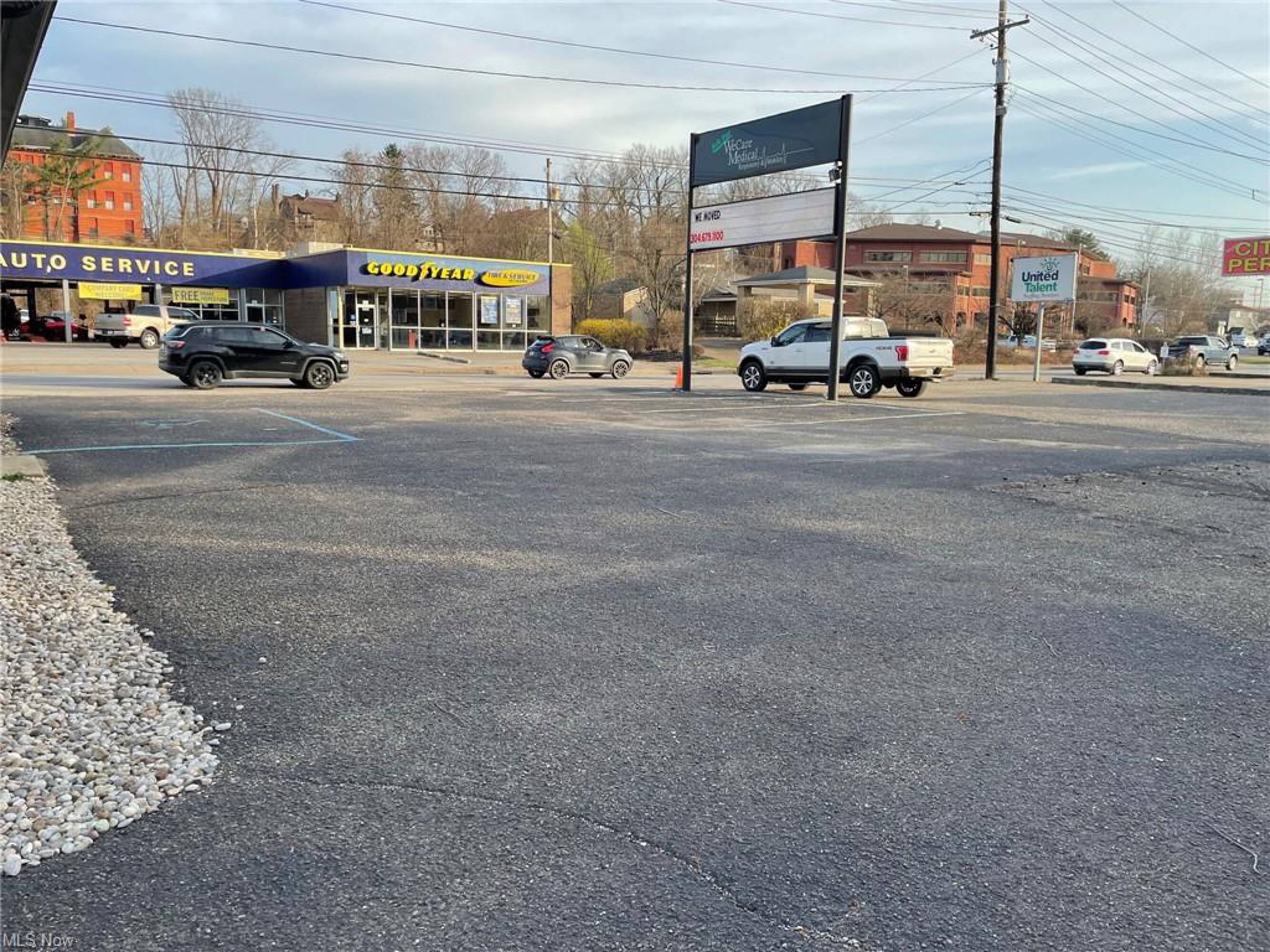 1227 Garfield Ave, Parkersburg, WV 26101