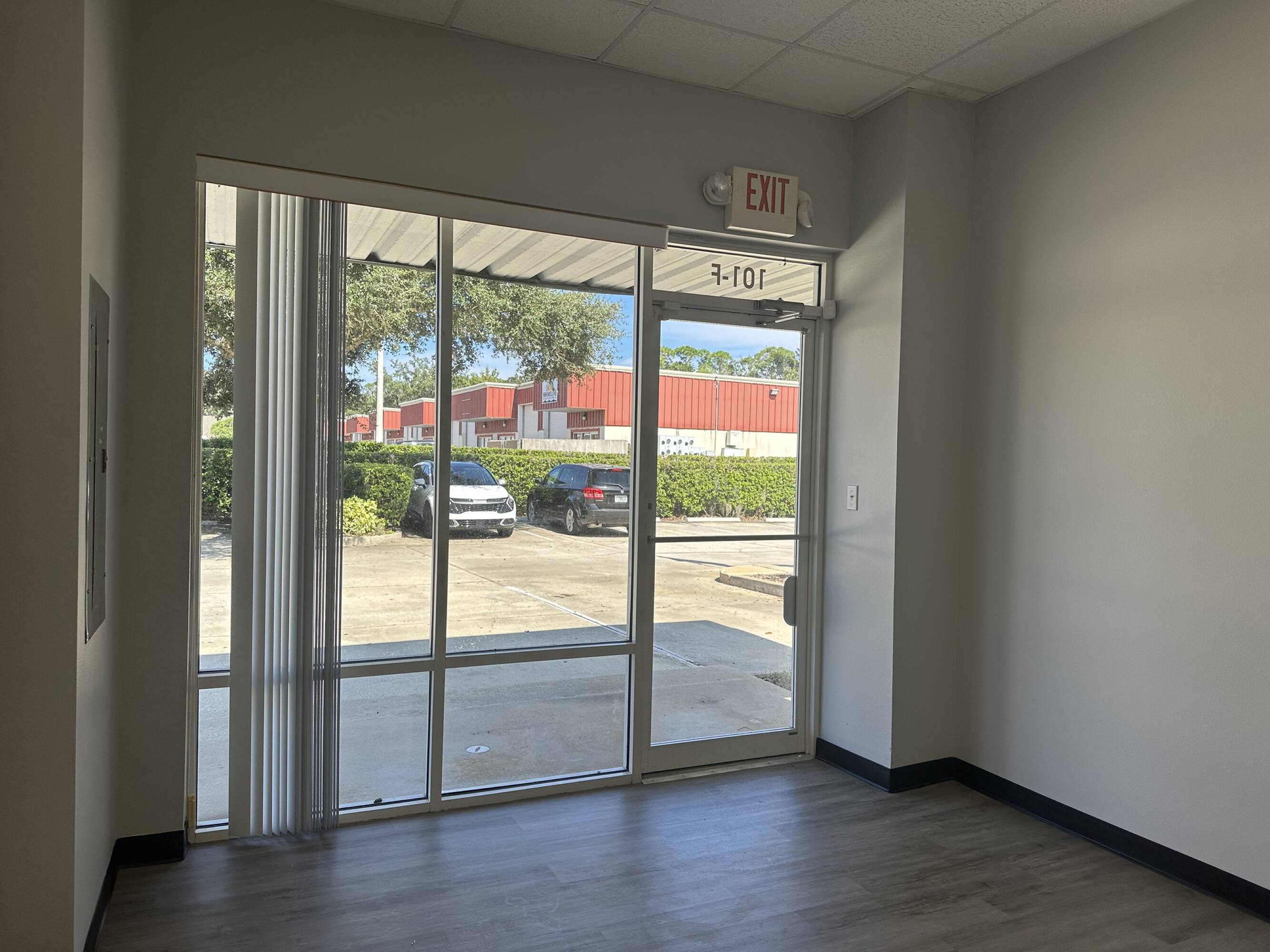 933 Beville Rd, South Daytona, FL 32119