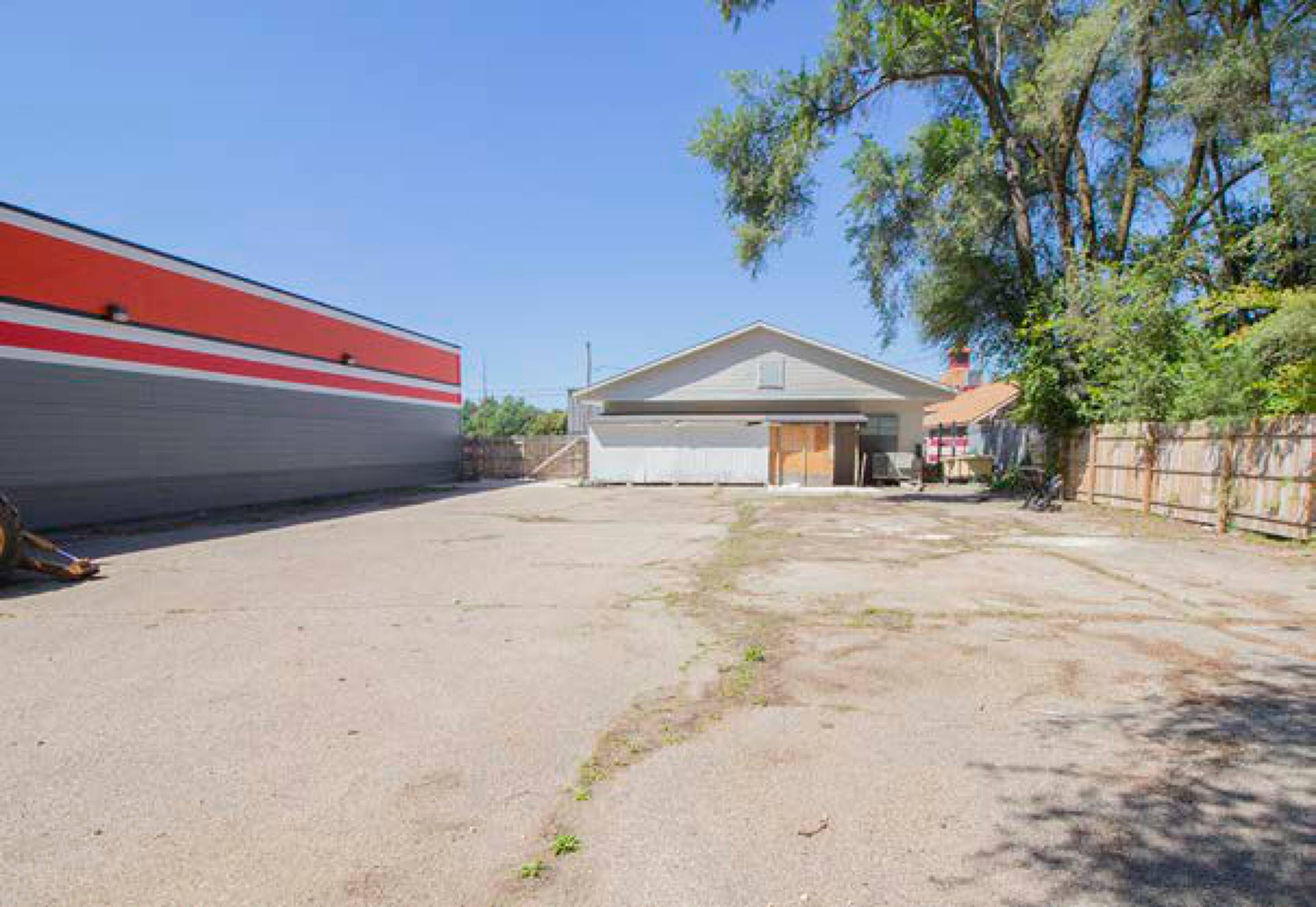 618 Riverview Dr, Kalamazoo, MI 49048