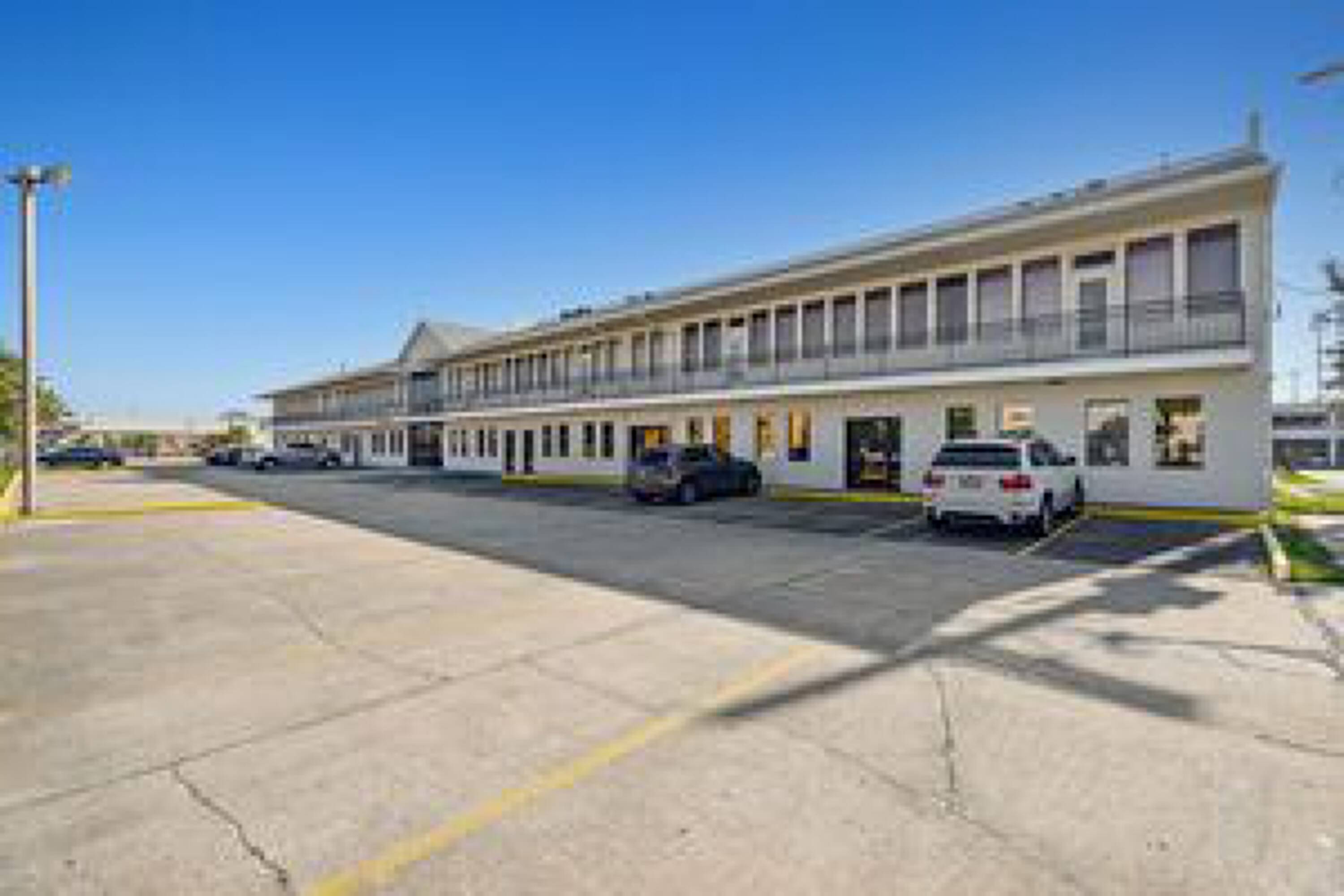 Byblos Metairie Road - w4iph9p