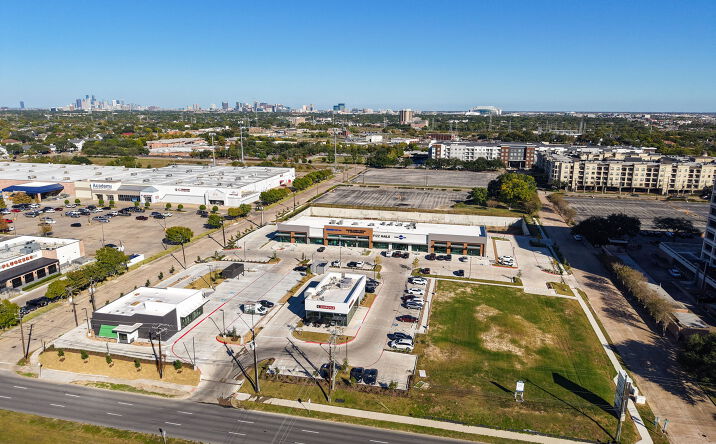 Pictures of Retail, Restaurant property located at 8825 W Loop S, Houston, TX 77096 for lease - image #1