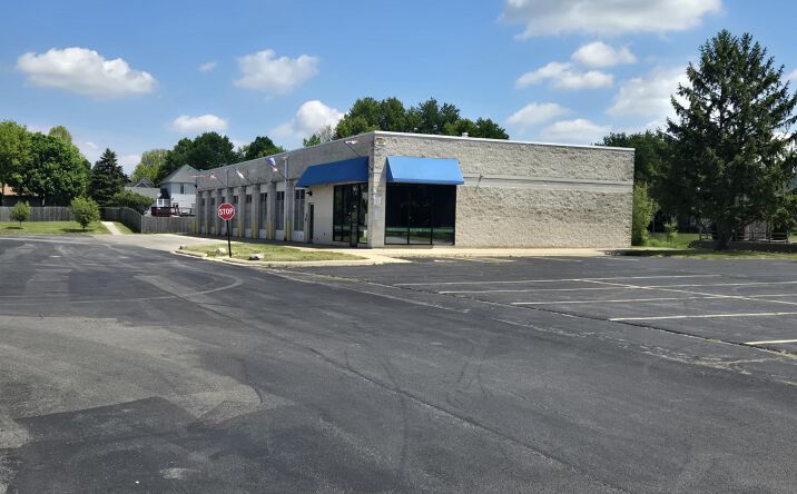 Pictures of Retail, Special Purpose property located at 1500 E Algonquin Rd, Algonquin, IL 60102 for lease - image #1