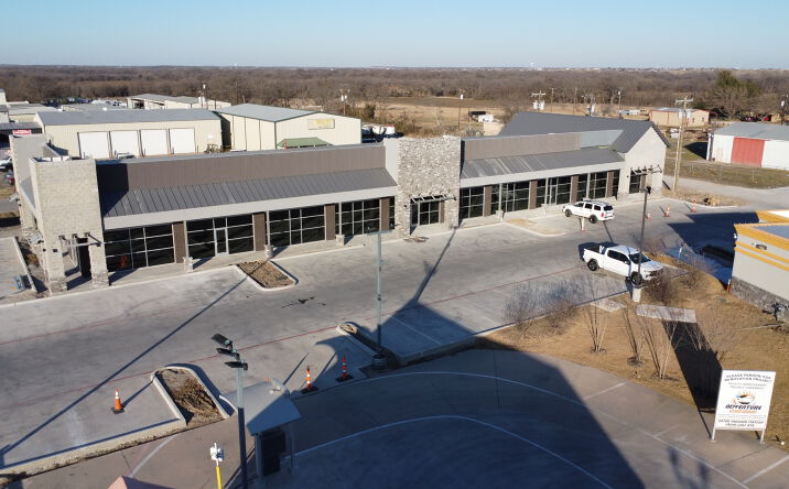 Pictures of Retail property located at 520 Topeka Ave., Justin, TX 76247 for lease - image #1