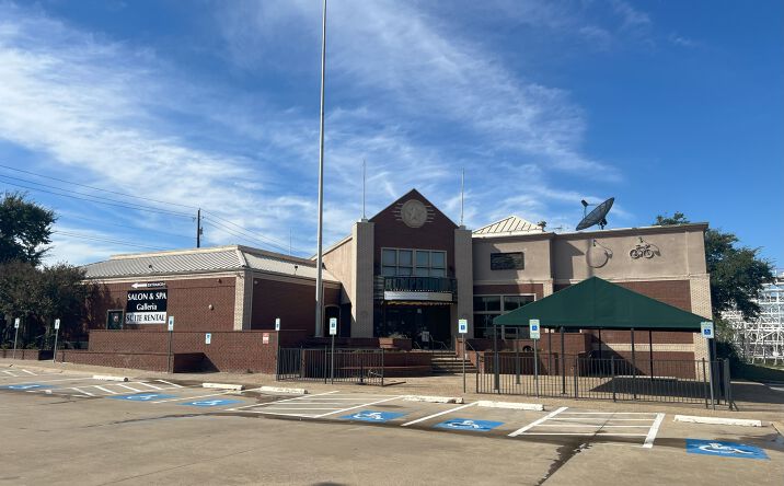 Pictures of Retail property located at 700 Six Flags Dr., Arlington, TX 76011 for lease - image #1