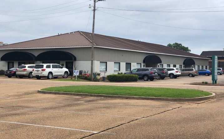 Pictures of Office property located at 1050 N Flowood Dr, Flowood, MS 39232 for lease - image #1