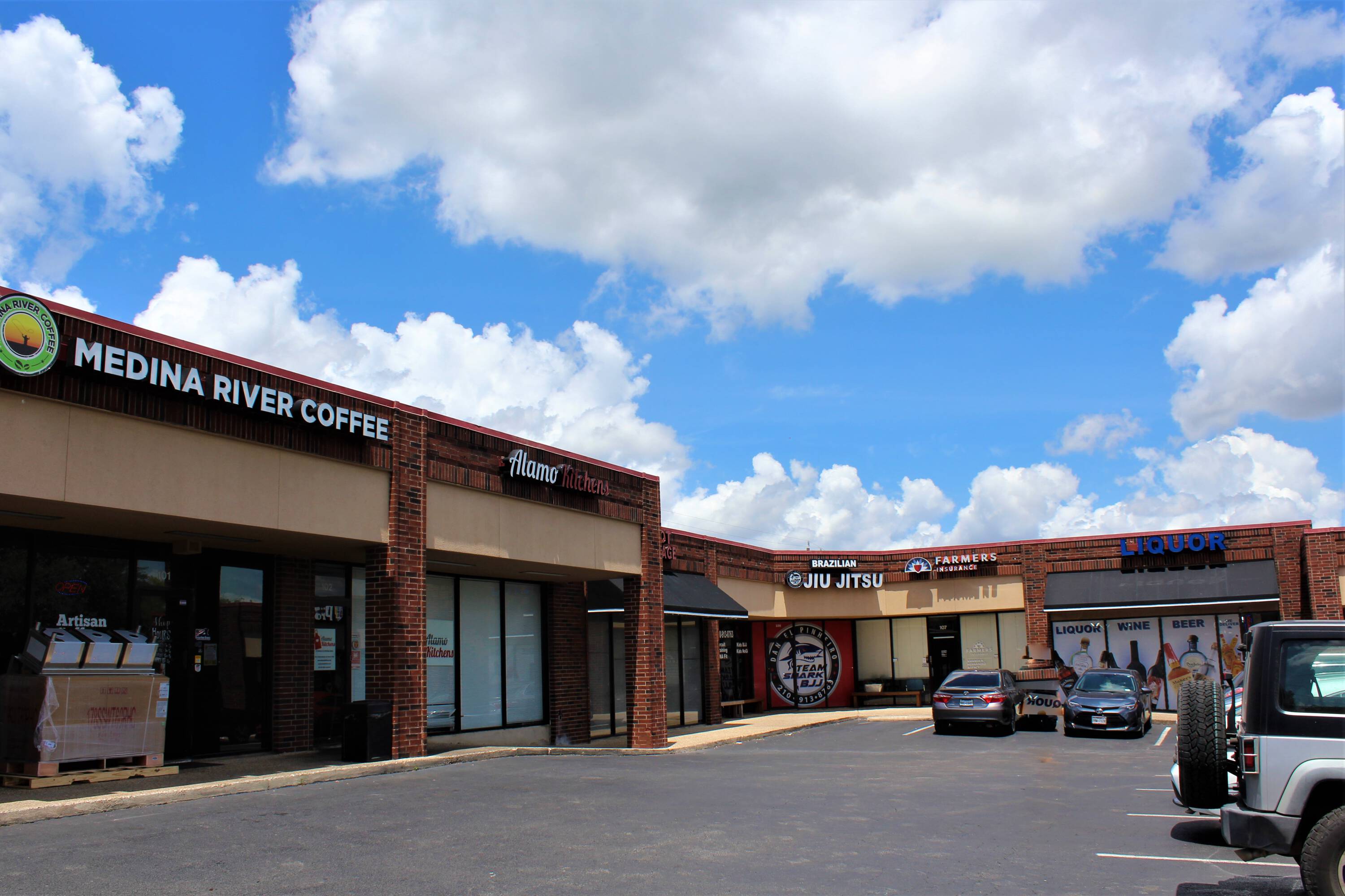 11825 West Ave, San Antonio, TX 78216