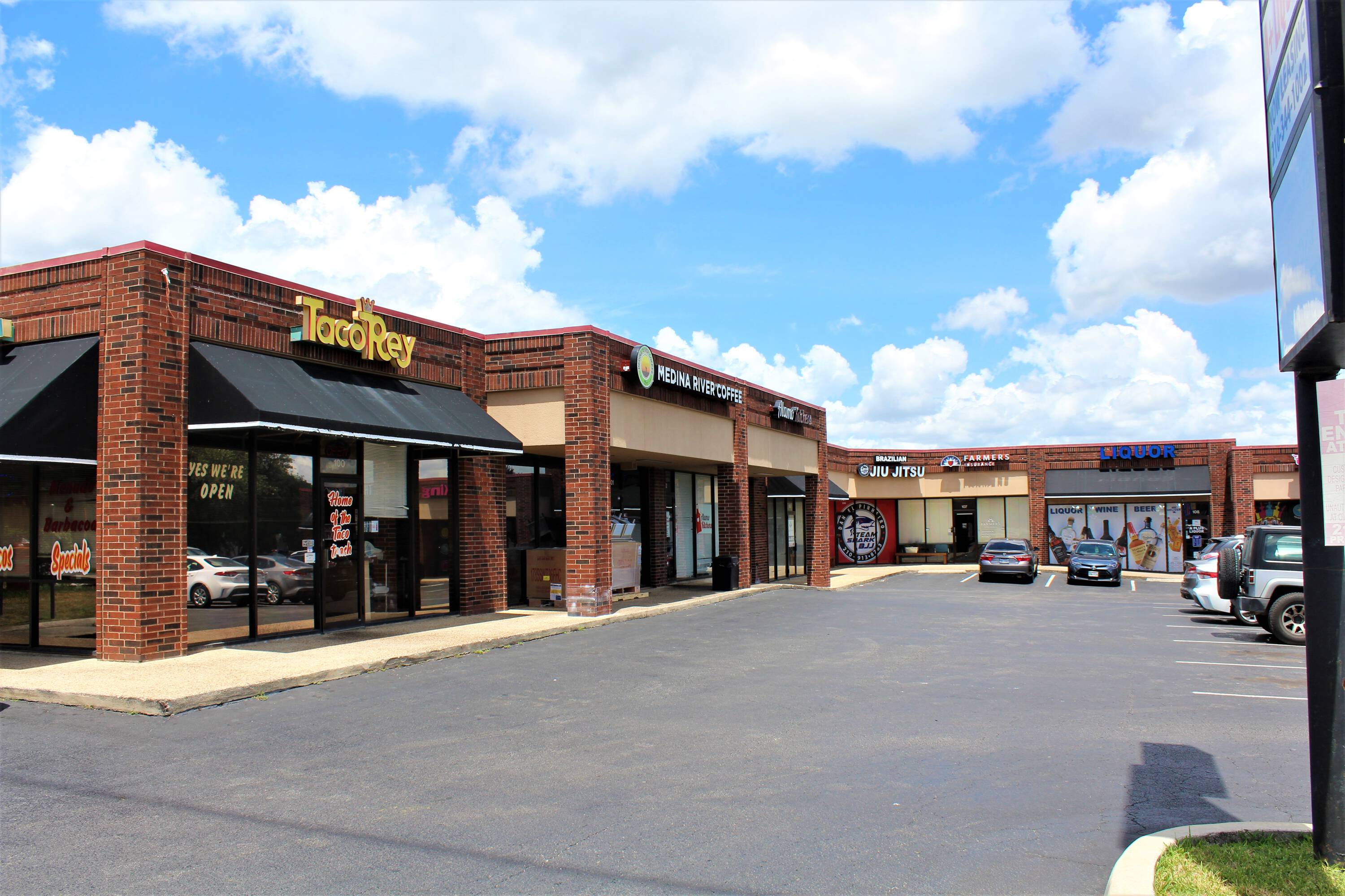 11825 West Ave, San Antonio, TX 78216