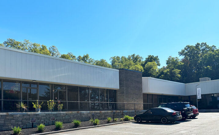 Pictures of Retail, Industrial property located at 200 Saw Mill River Rd, Hawthorne, NY 10532 for lease - image #1