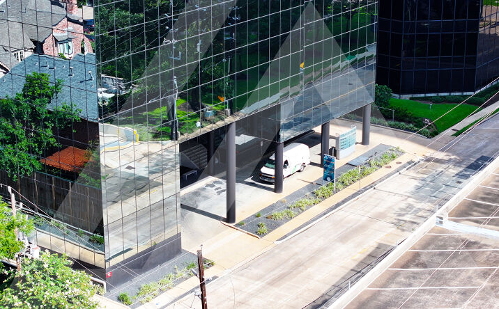 Pictures of Office property located at 770 South Post Oak Lane, Houston, TX 77056 for lease - image #1