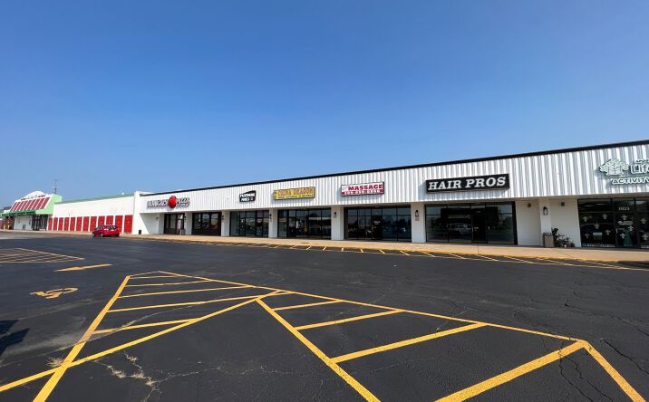 Pictures of Retail, Office property located at 1035 W Jackson St, Morton, IL 61550 for lease - image #1