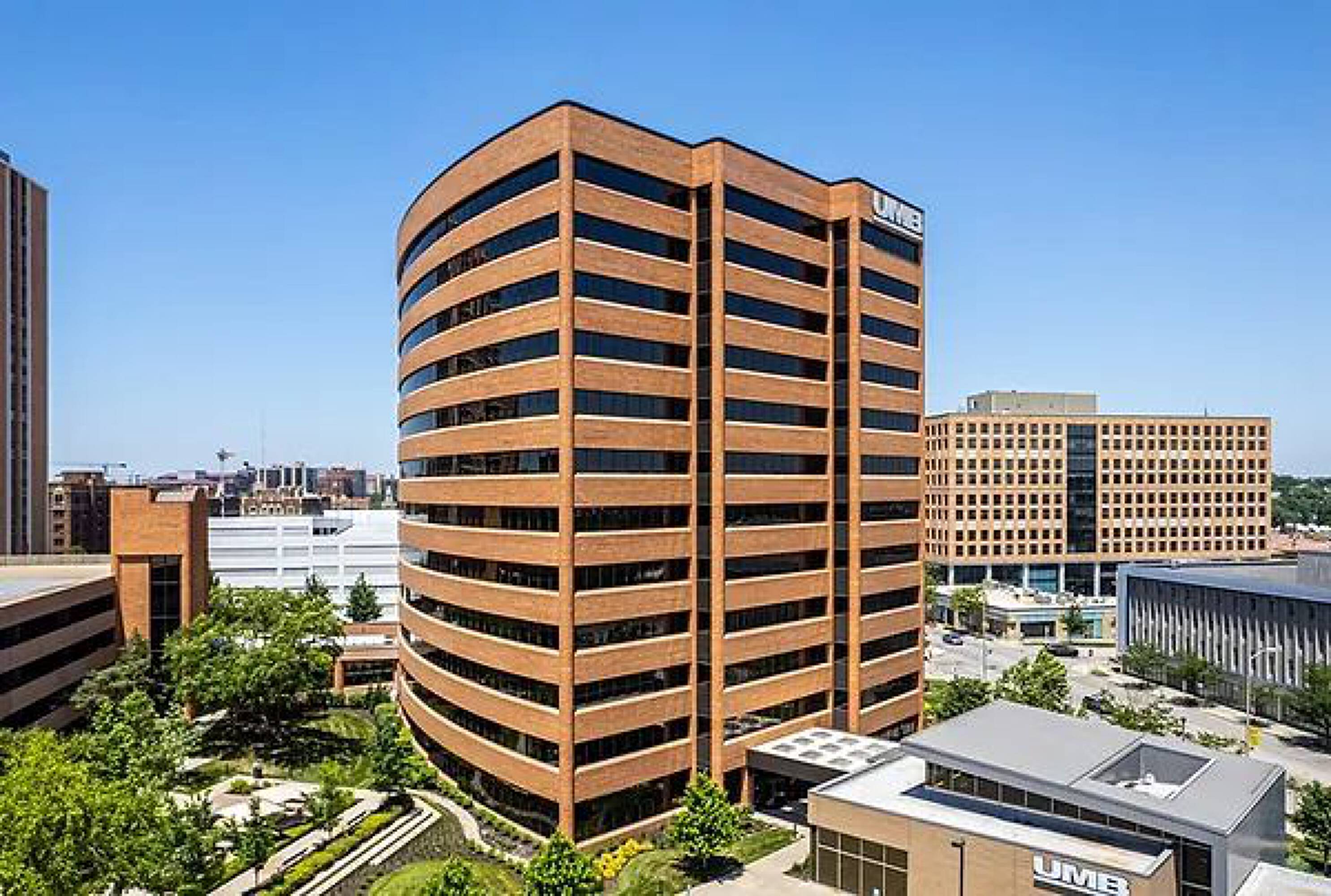 4900 Main St, Kansas City, MO 64112