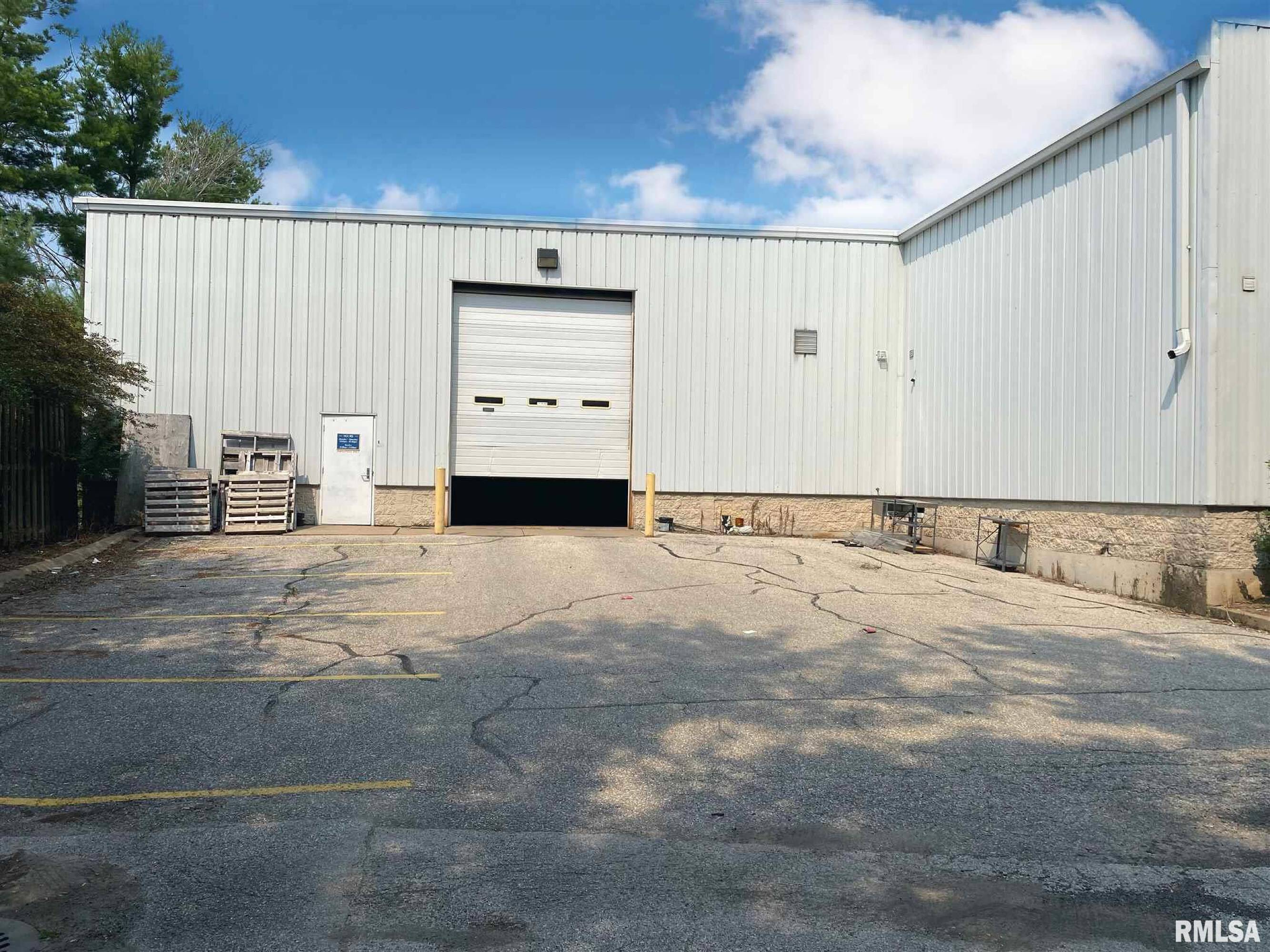 5267 JERSEY RIDGE Road, Davenport, IA 52803