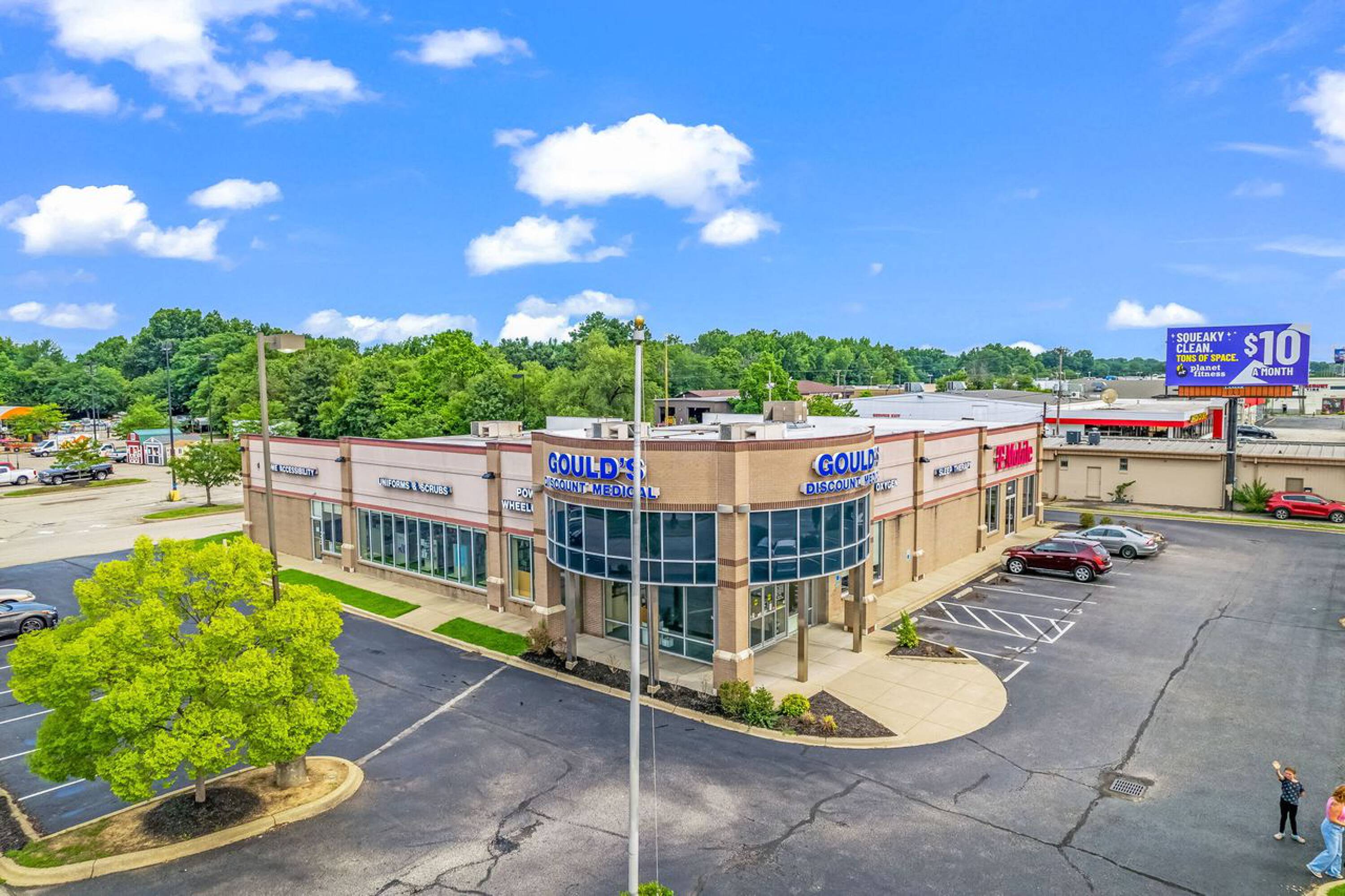 6800 Dixie Hwy, Louisville, KY 40258