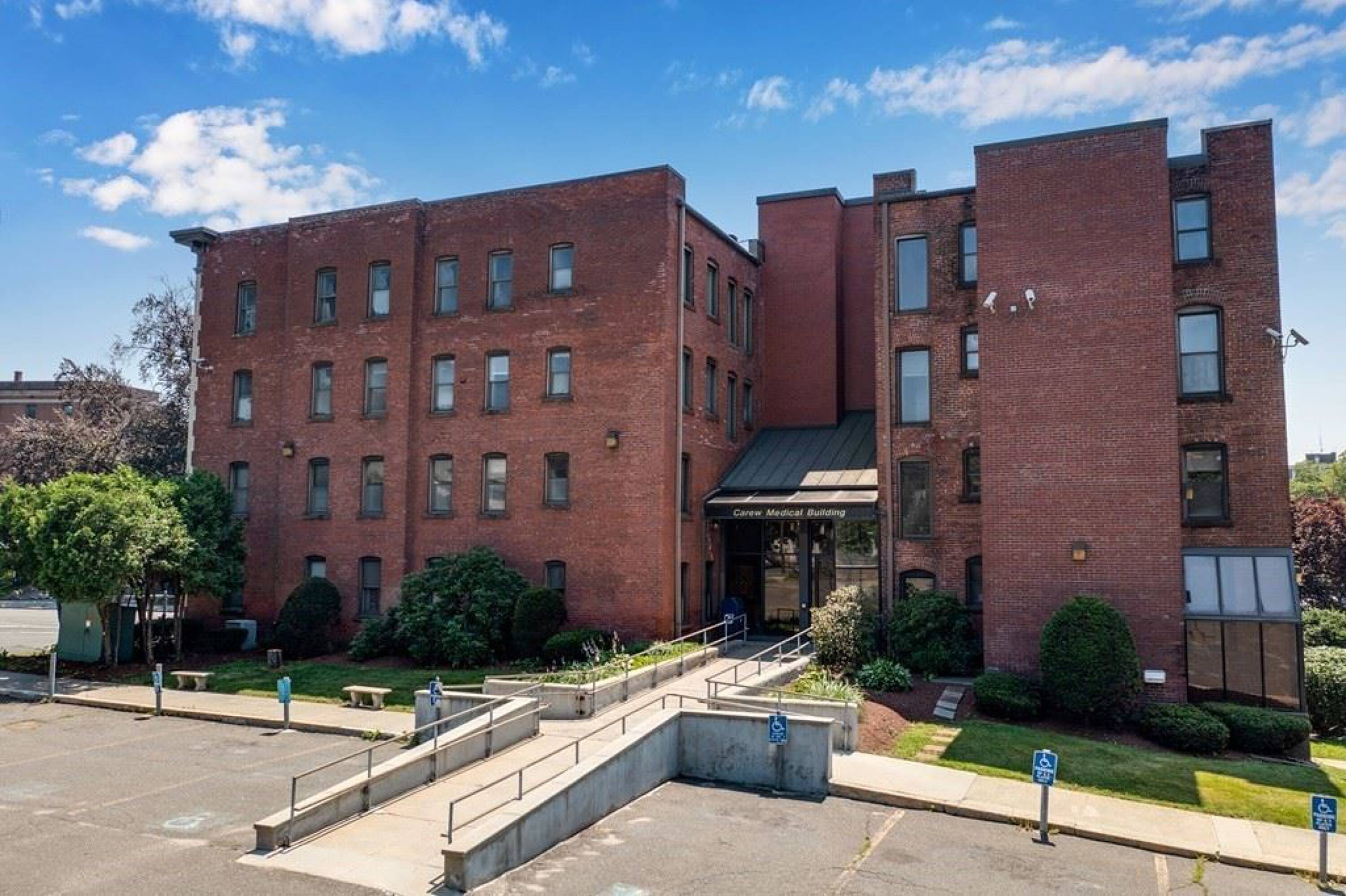 222 Carew St, Springfield, MA 01104