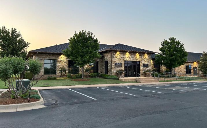 Pictures of Office property located at 2537 S Kelly Ave, Edmond, OK 73013 for lease - image #1