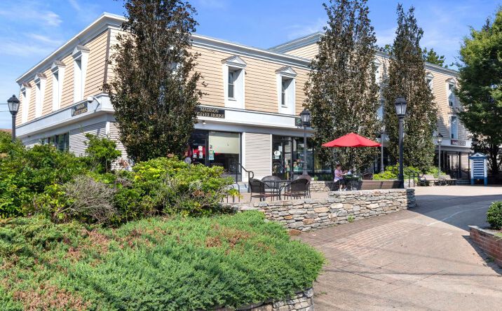Pictures of Office property located at 724 Boston Post Rd, Madison, CT 06443 for lease - image #1