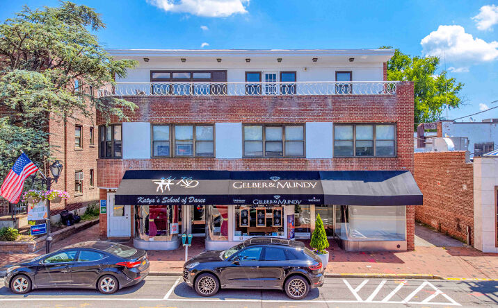 Pictures of Retail property located at 5 Bond St, Great Neck, NY 11021 for lease - image #1