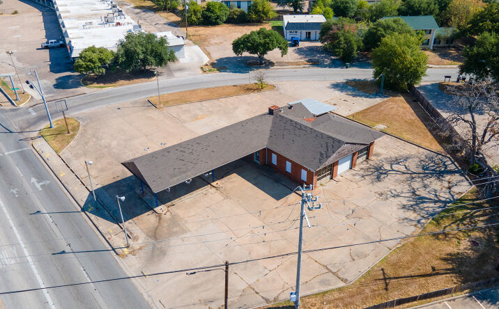 Pictures of Retail property located at 3901 E 29th St, Bryan, TX 77802 for lease - image #1