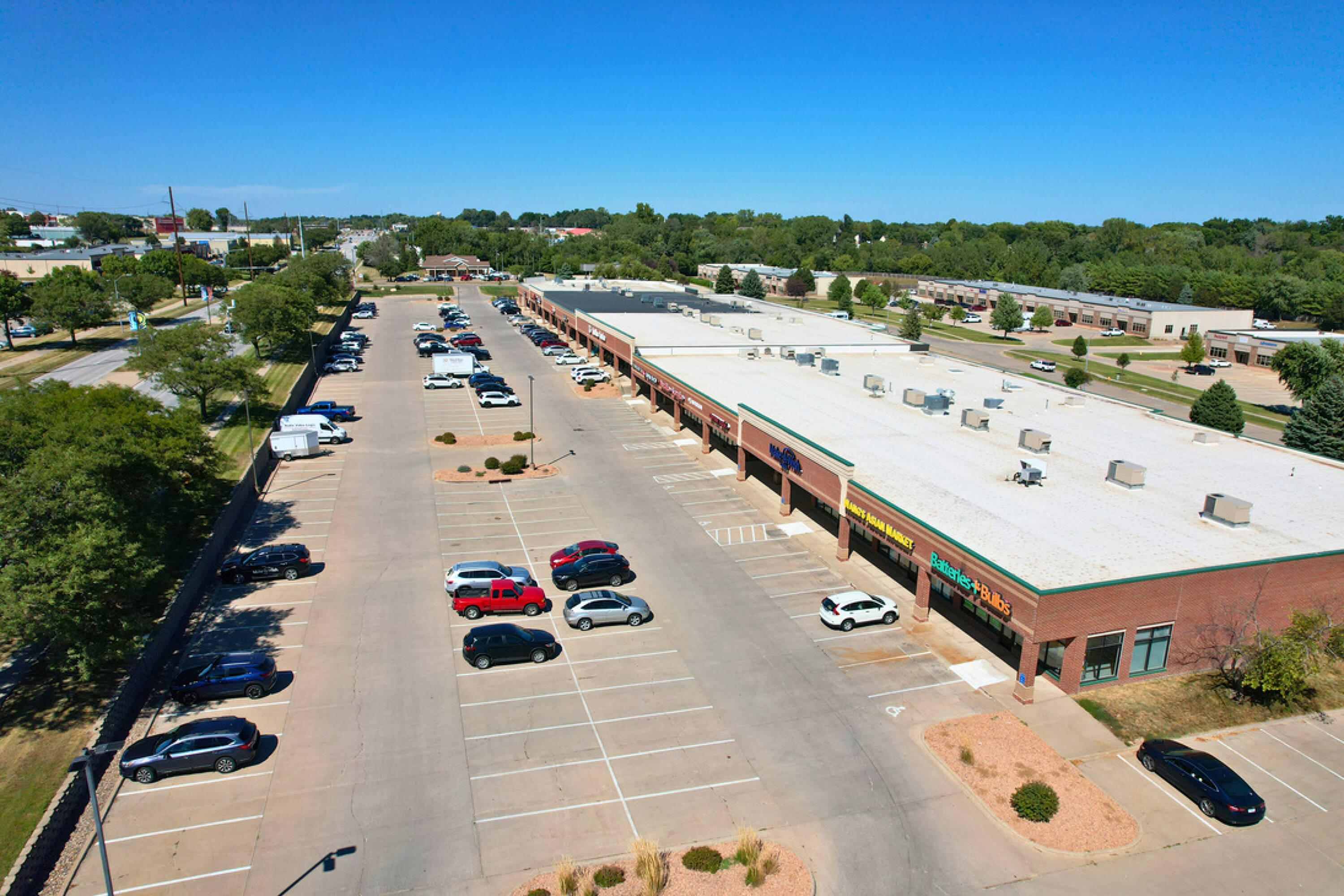 3281 100th St, Urbandale, IA 50322