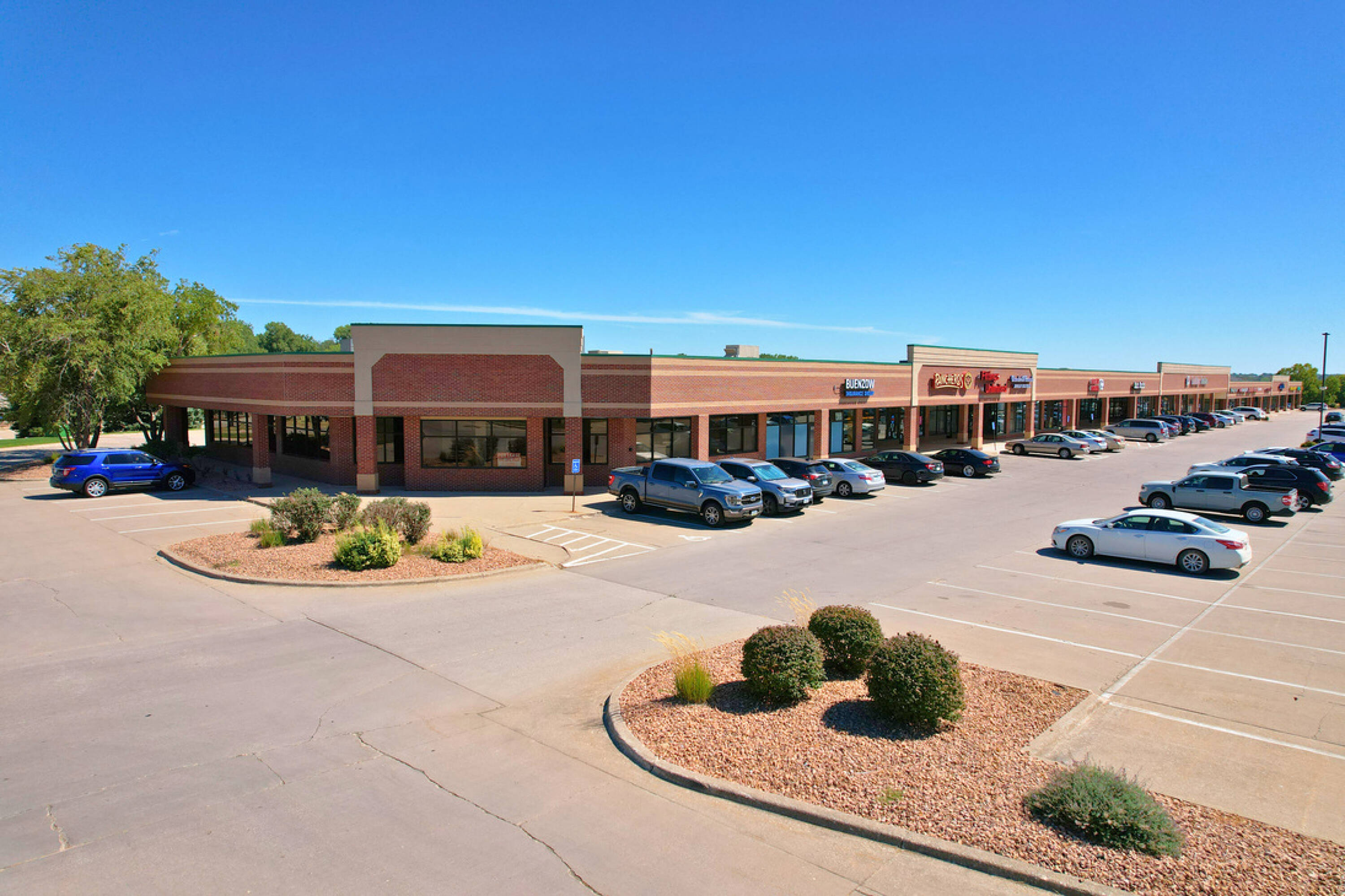 3281 100th St, Urbandale, IA 50322