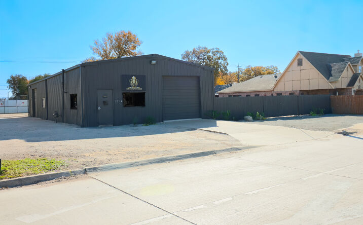 Pictures of Industrial property located at 2514 Burbank St, Dallas, TX 75235 for lease - image #1