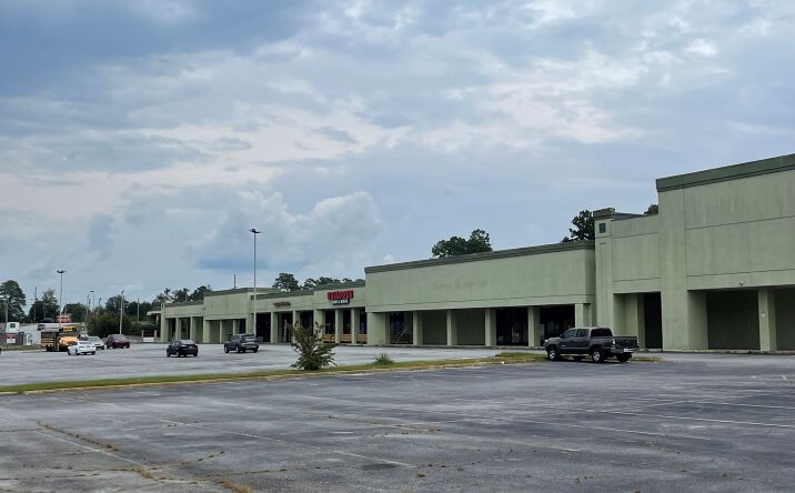 Pictures of Retail property located at 3730 Bloomfield Village Drive, Macon, GA 31206 for lease - image #1