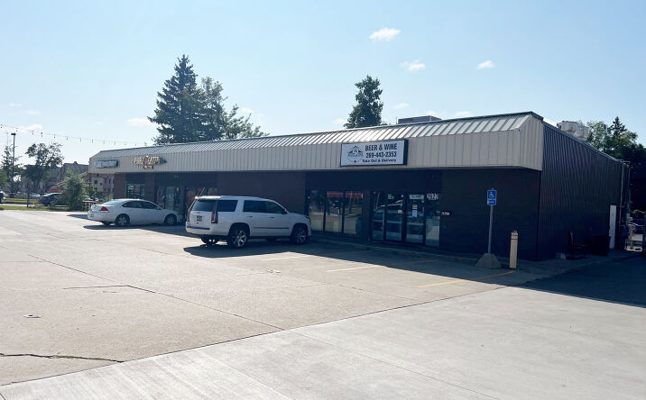 Pictures of Retail property located at 2627 W Michigan Ave, Kalamazoo, MI 49006 for lease - image #1