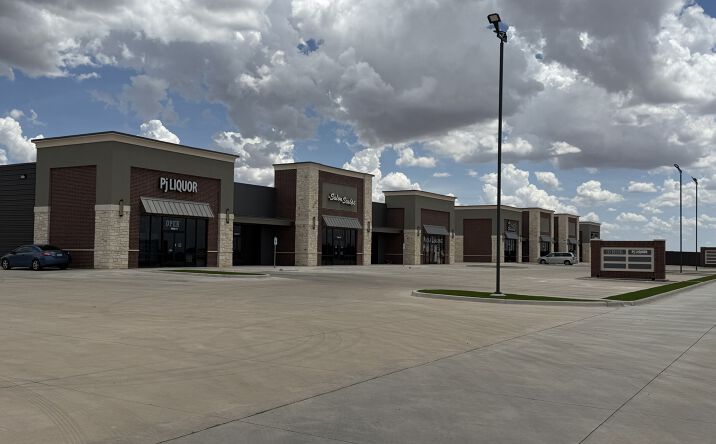 Pictures of Retail, Special Purpose, Restaurant property located at 4321 Woodrow Rd, Lubbock, TX 79424 for lease - image #1