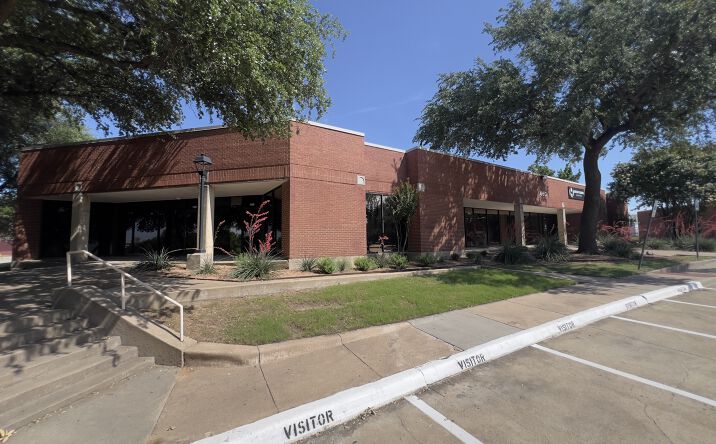 Pictures of Industrial property located at 820-860 F Avenue, Plano, TX 75074 for lease - image #1