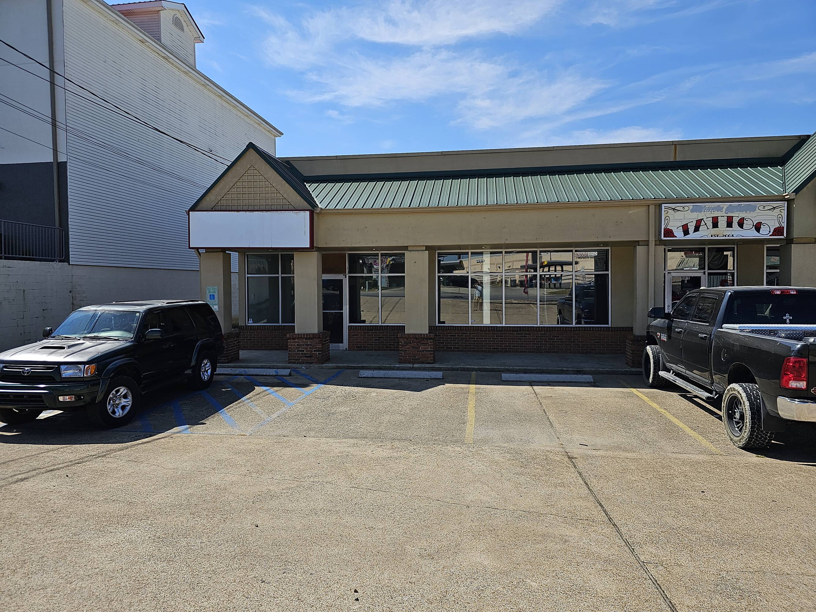 6910 Shallowford Rd, Chattanooga, TN 37421