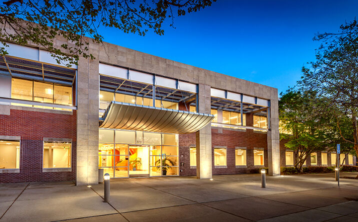 Pictures of Office property located at 2730 Gateway Oaks Dr, Sacramento, CA 95833 for lease - image #1