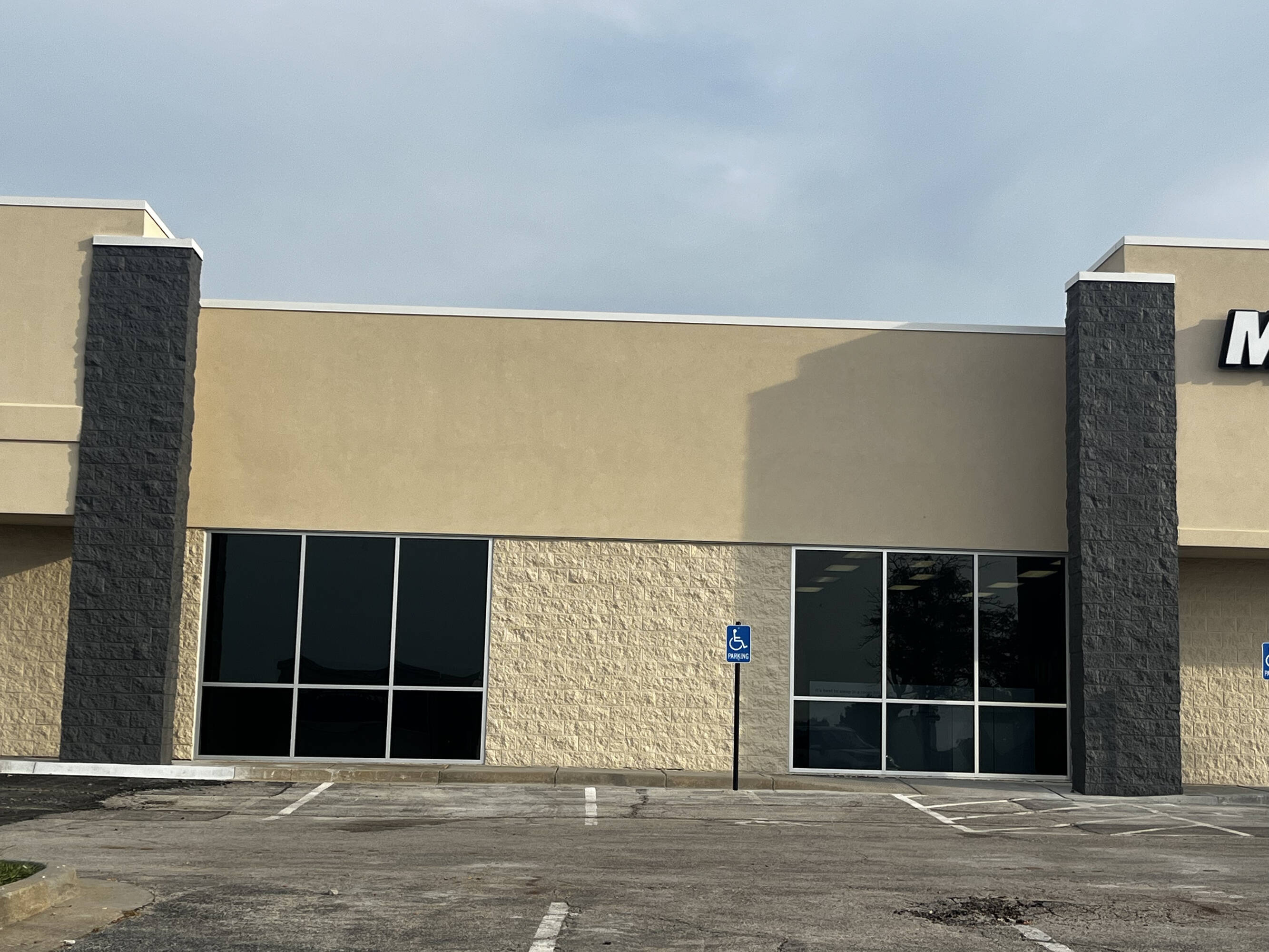 11934 Metcalf Ave, Overland Park, KS 66213