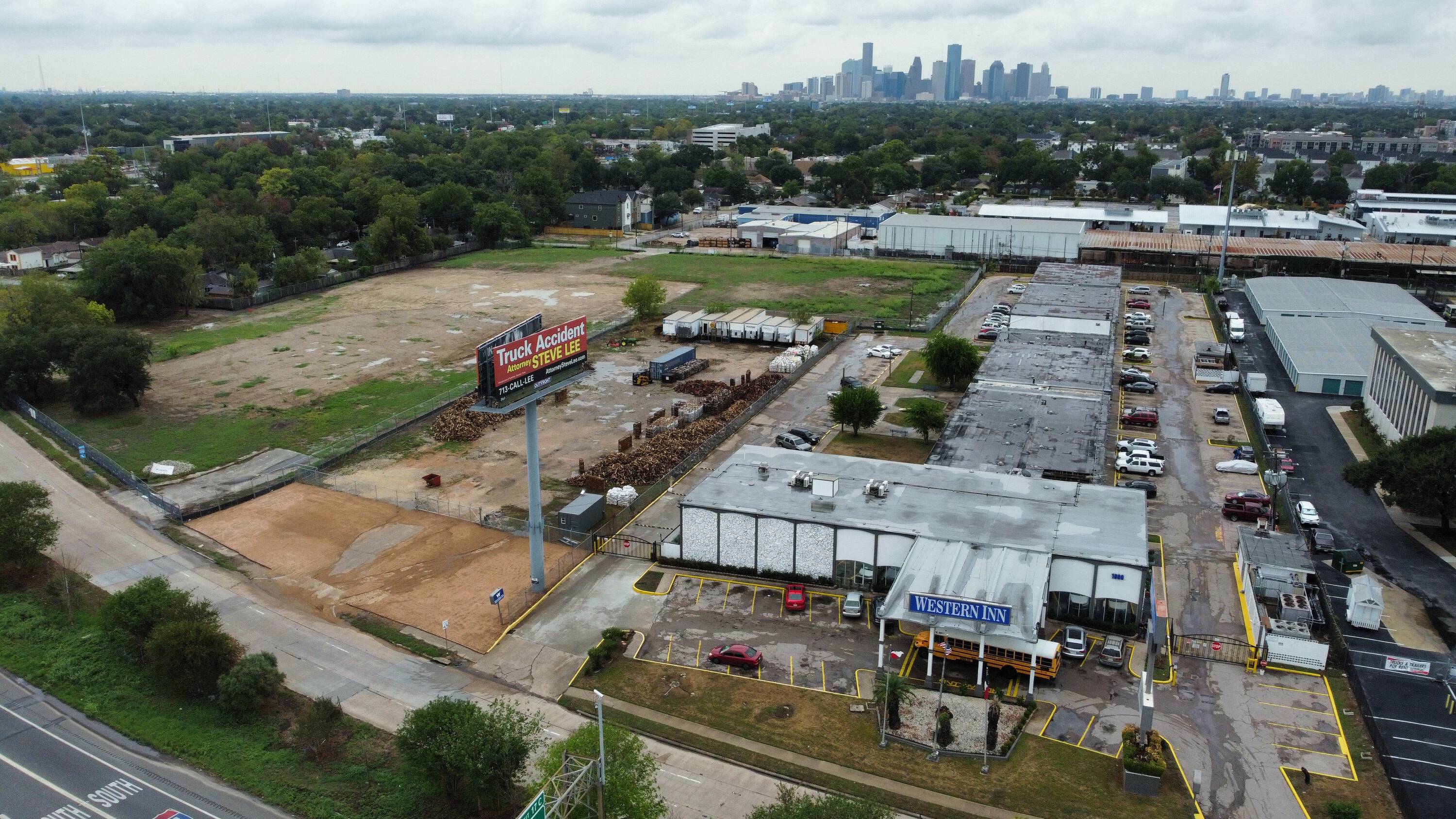 1500 North Loop, Houston, TX 77009