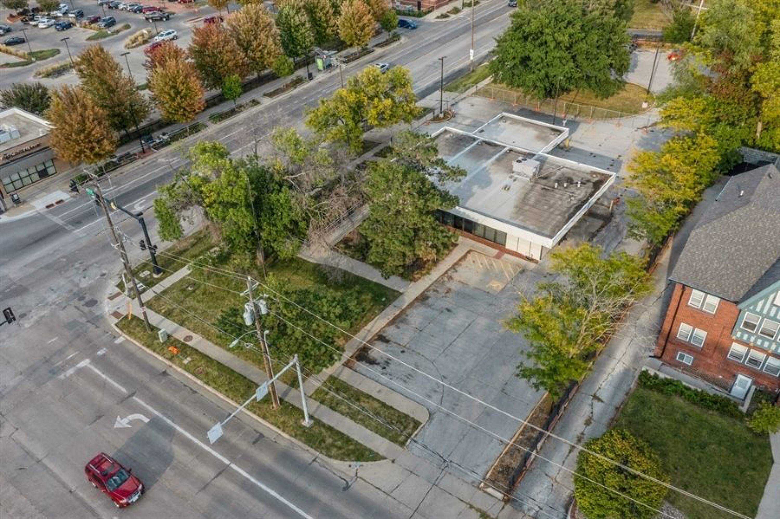 3404 Ingersoll Ave, Des Moines, IA 50312