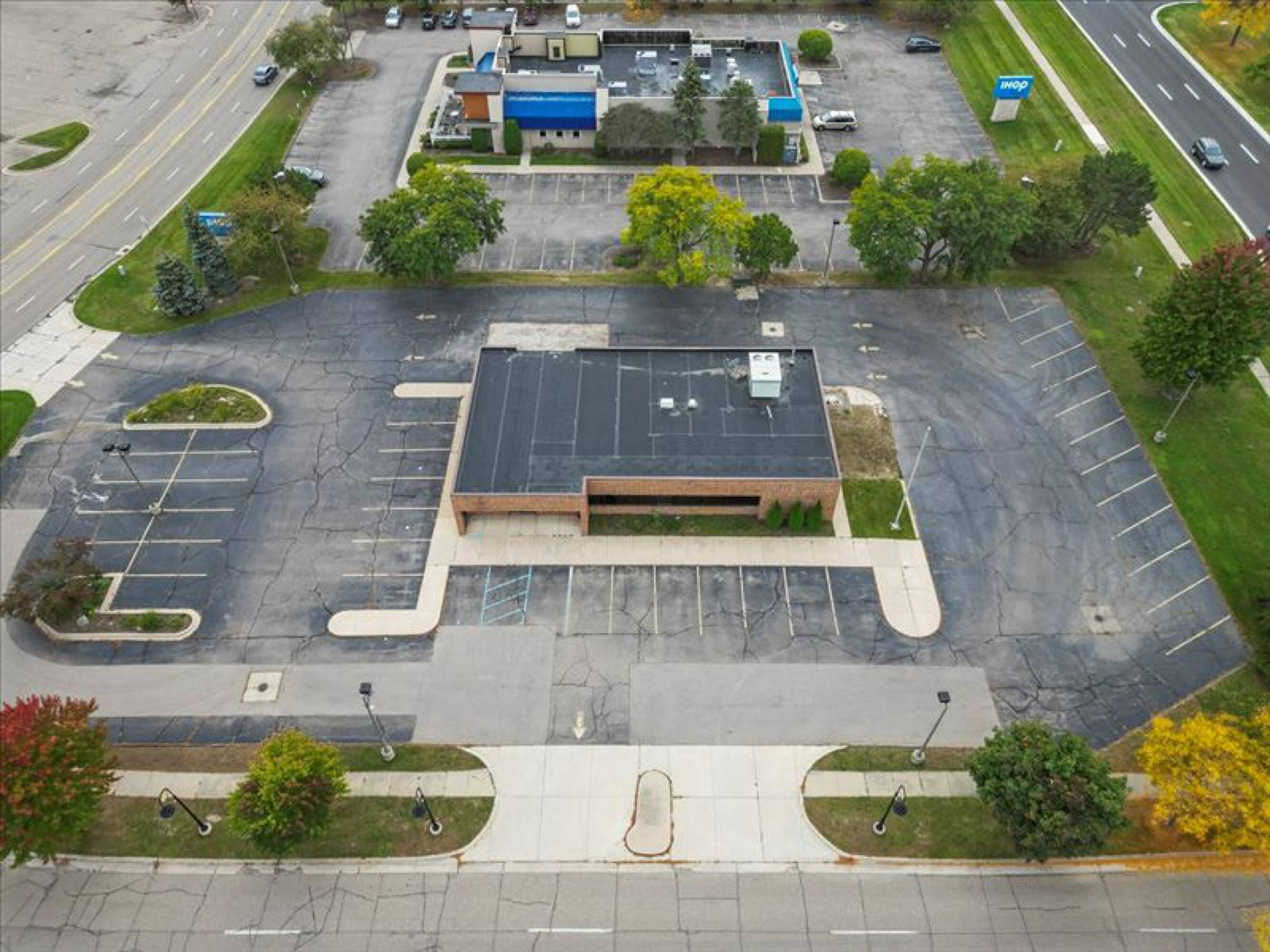 13620 Northbay Dr, Sterling Heights, MI 48313