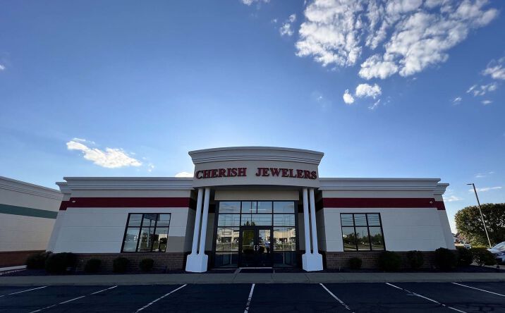 Pictures of Retail property located at 944 N Burkhardt Rd, Evansville, IN 47715 for lease - image #1