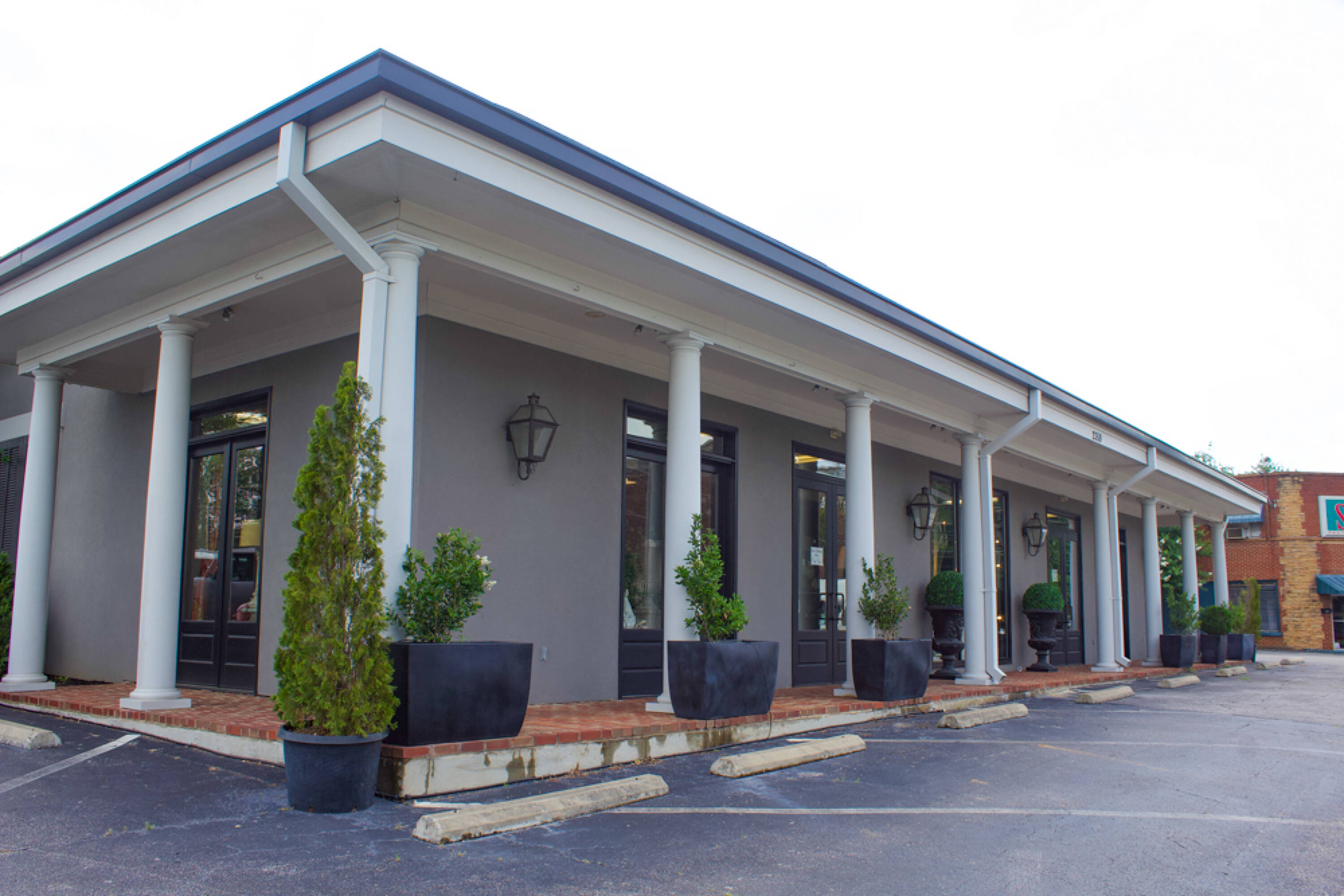 2359 Whitesburg Dr, Huntsville, AL 35801