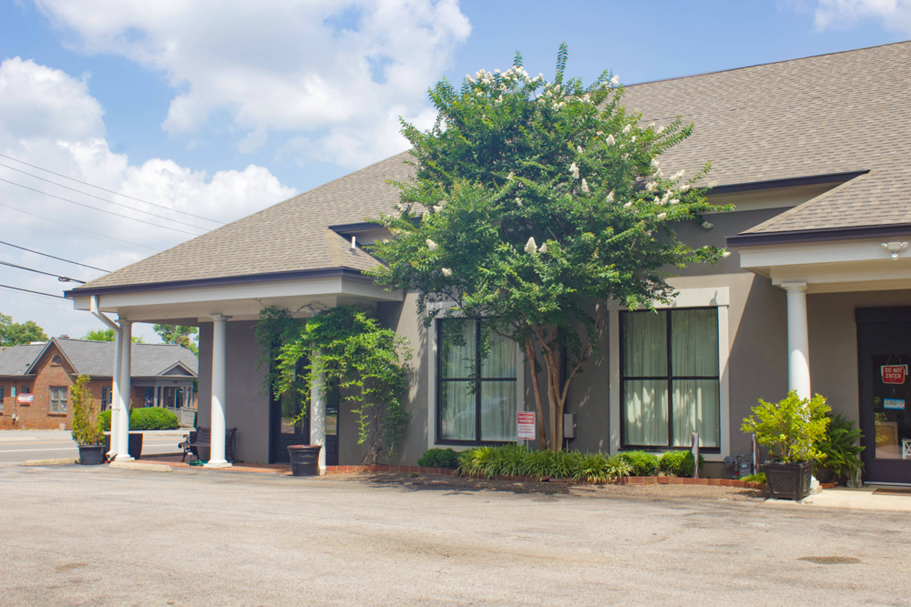 2359 Whitesburg Dr, Huntsville, AL 35801