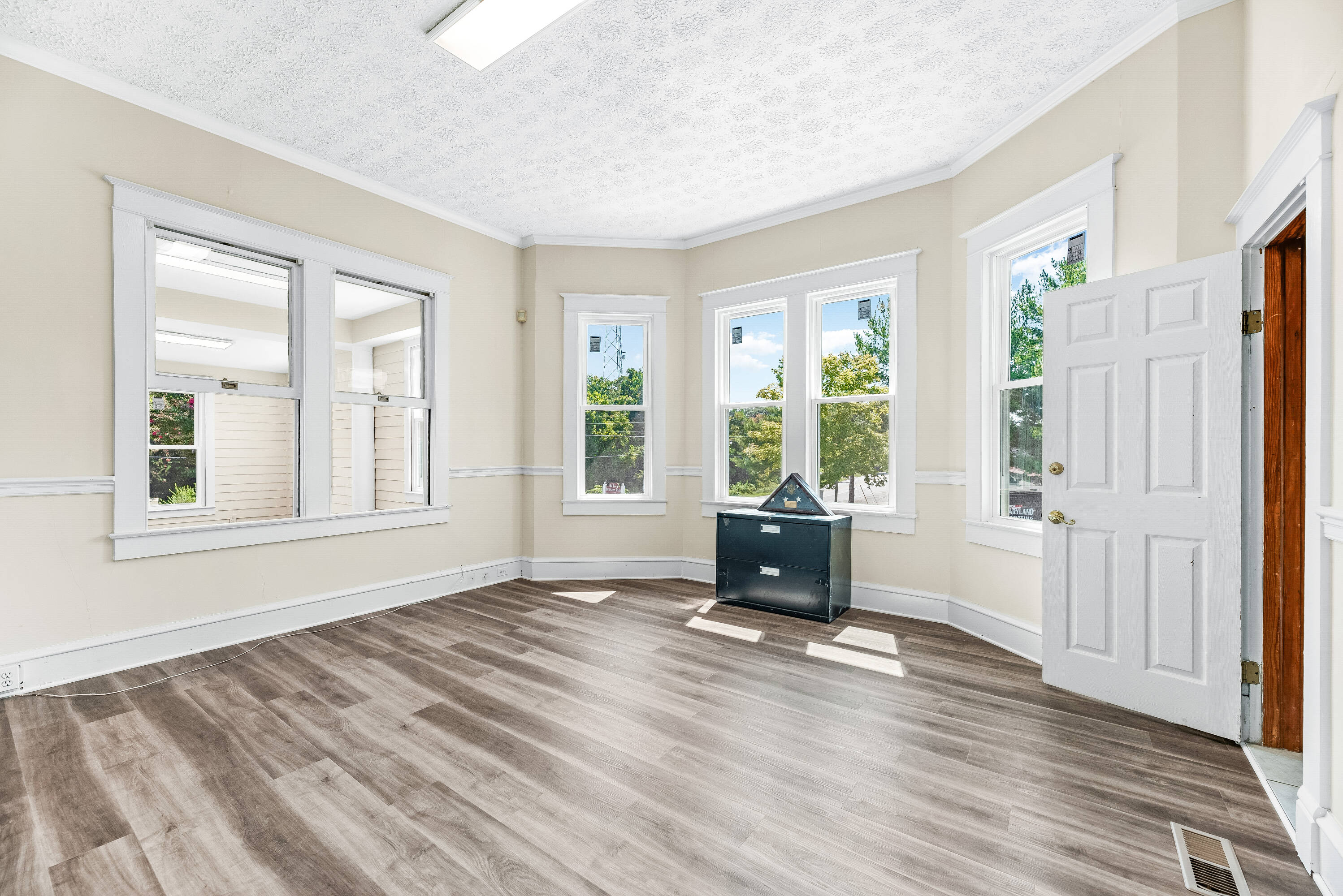 4140 Old Town Rd, Huntingtown, MD 20639