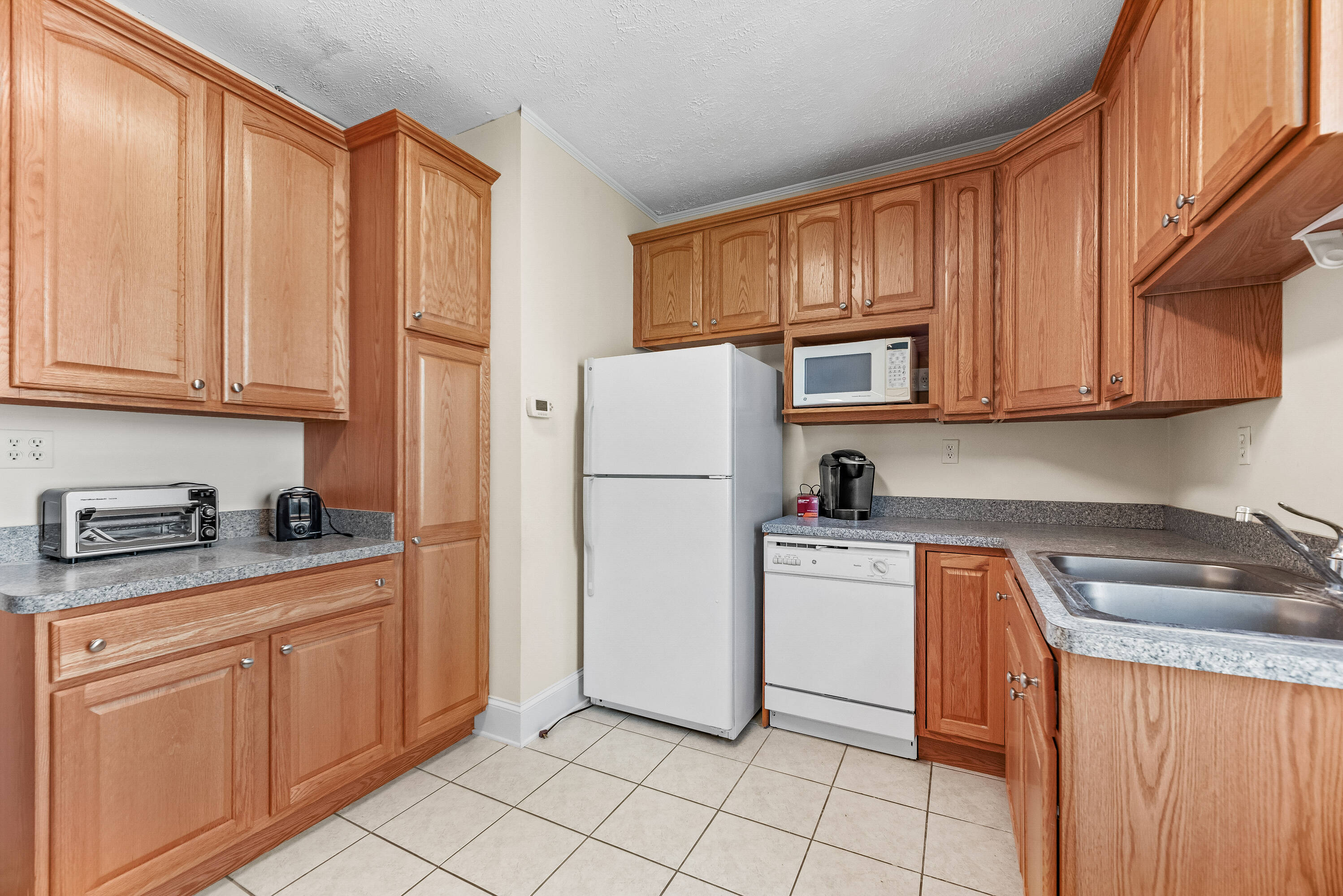 4140 Old Town Rd, Huntingtown, MD 20639