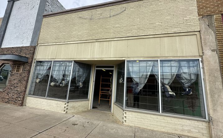 Pictures of Retail property located at 172 N Broadway Ave, Booneville, AR 72927 for lease - image #1