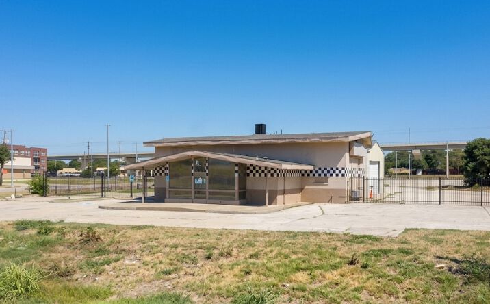 Pictures of Retail property located at S Stemmons Fwy, Carrollton, TX 75006 for lease - image #1