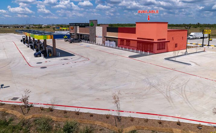 Pictures of Retail property located at 3333 Kilgore Pkwy, Baytown, TX 77523 for lease - image #1